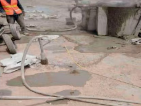 河南水泥混凝土路面板底注浆技术 路面脱空注浆整治方案